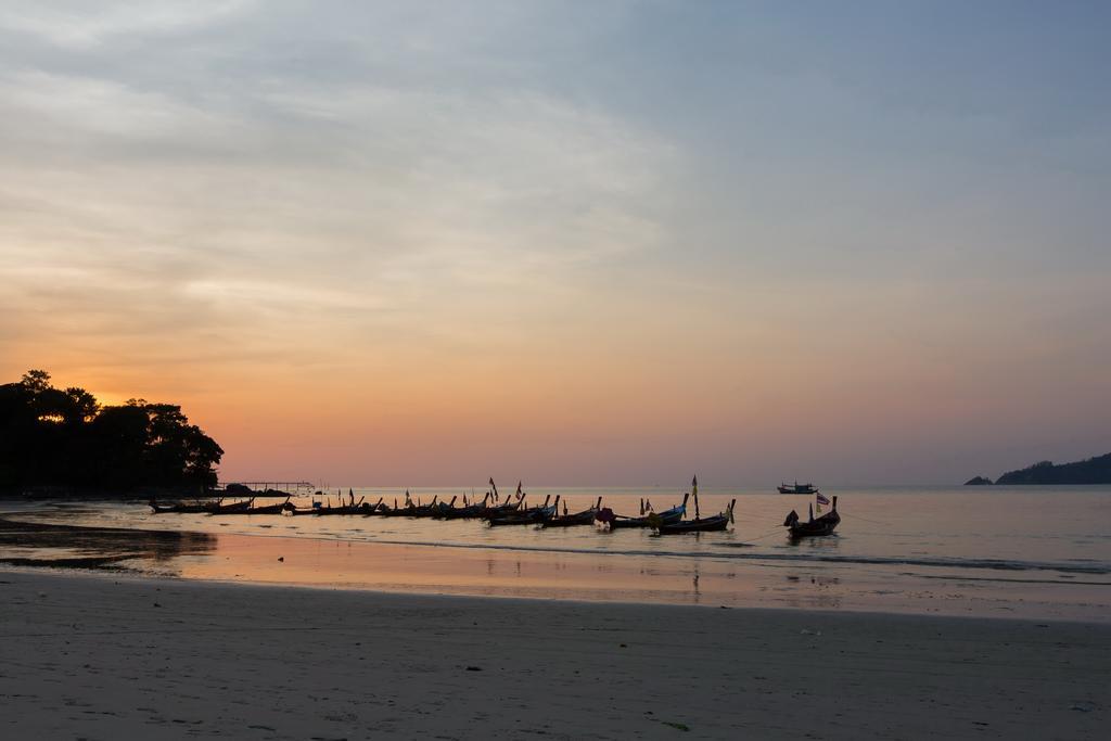 Patong Swiss Hotel Beach Front Phuket Dış mekan fotoğraf
